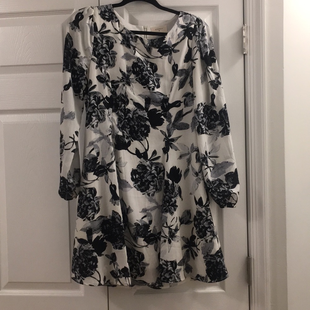 LONG SLEEVE FLORAL BLACK AND WHITE FORMAL DRESS